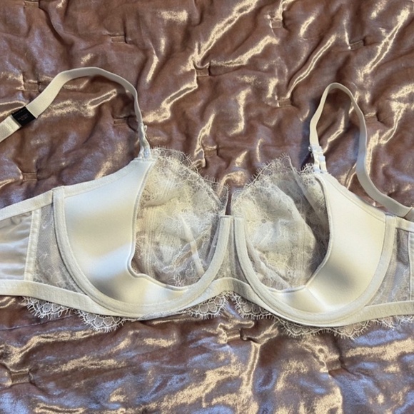 New Victorias Secret 34DDD Embellished Bra & 2 Panties Retail $110 Bride - Picture 6 of 14